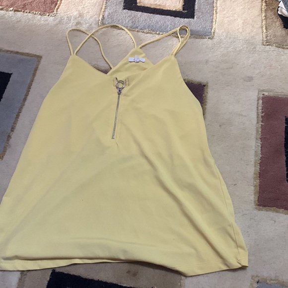 3 super cute summers tops - Picture 2 of 3